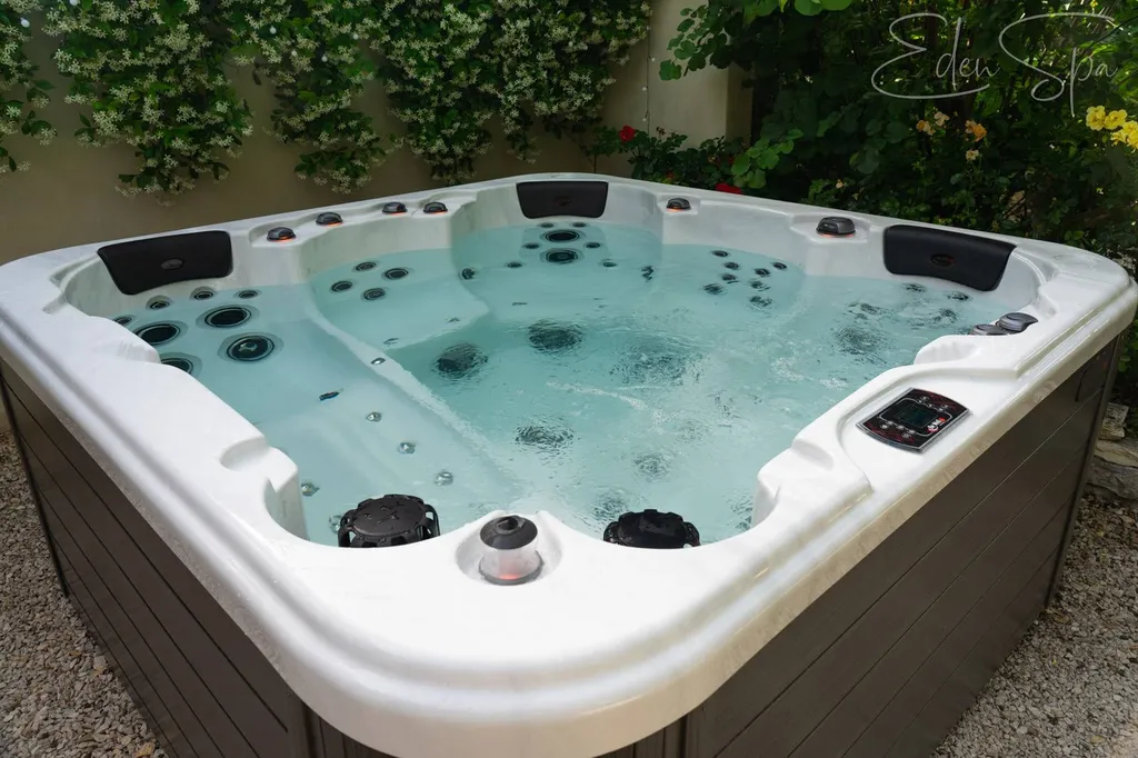 jacuzzi canadien pour l'extérieur à Fuveau