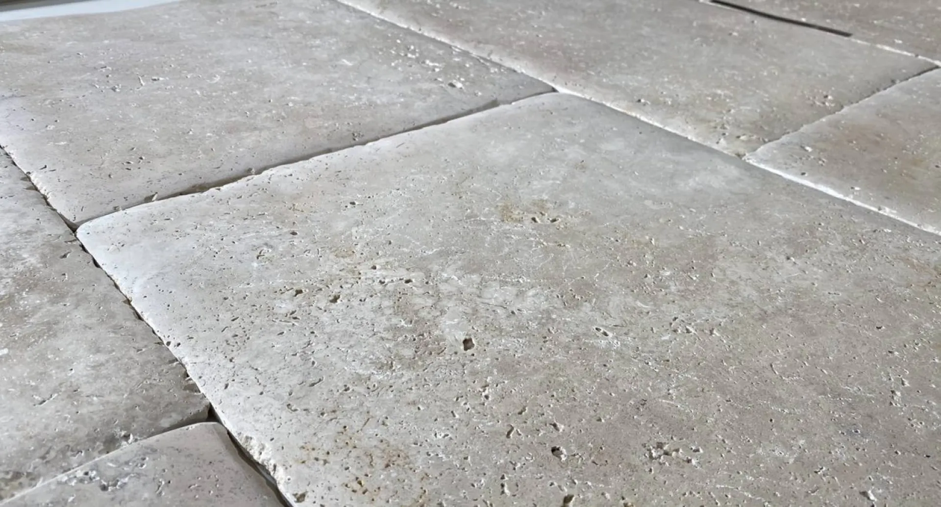 Travertin Carrelage pierre aux meilleurs prix pour sol intérieur et extérieur