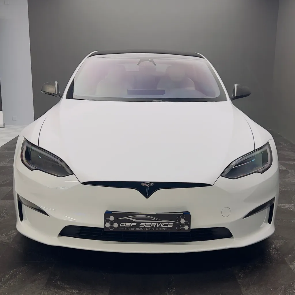 Pose de film de protection PPF sur une Tesla Model S à notre atelier (72)