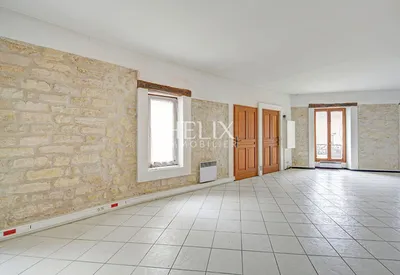 Immeuble à Vendre dans le centre ville de Montesson avec deux commerces