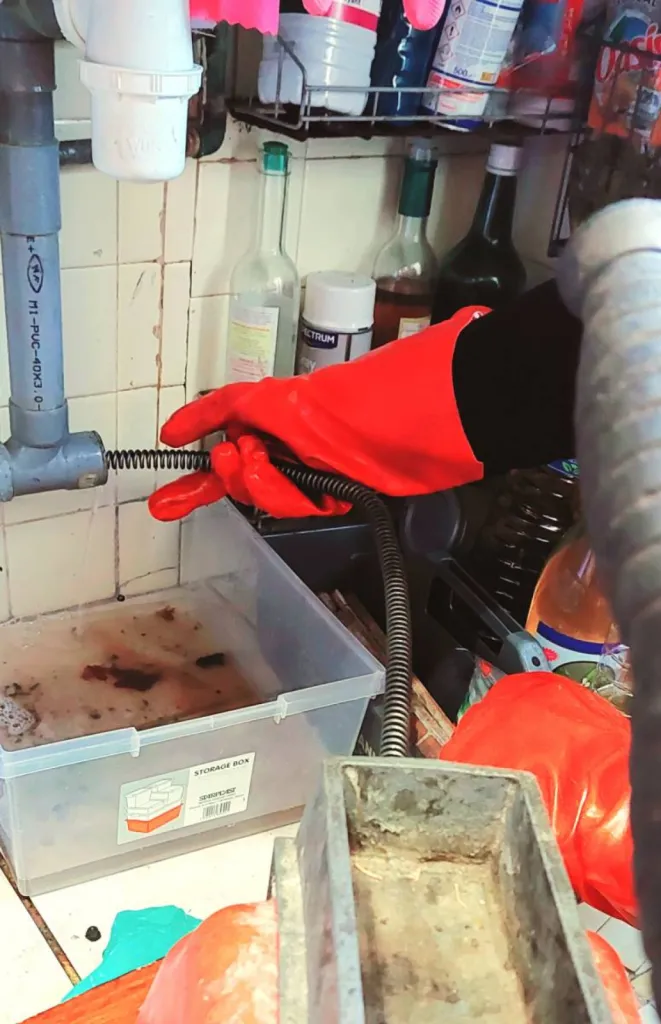 Évier et lavabo bouchés dans mon appartement de Marseille quoi faire ?