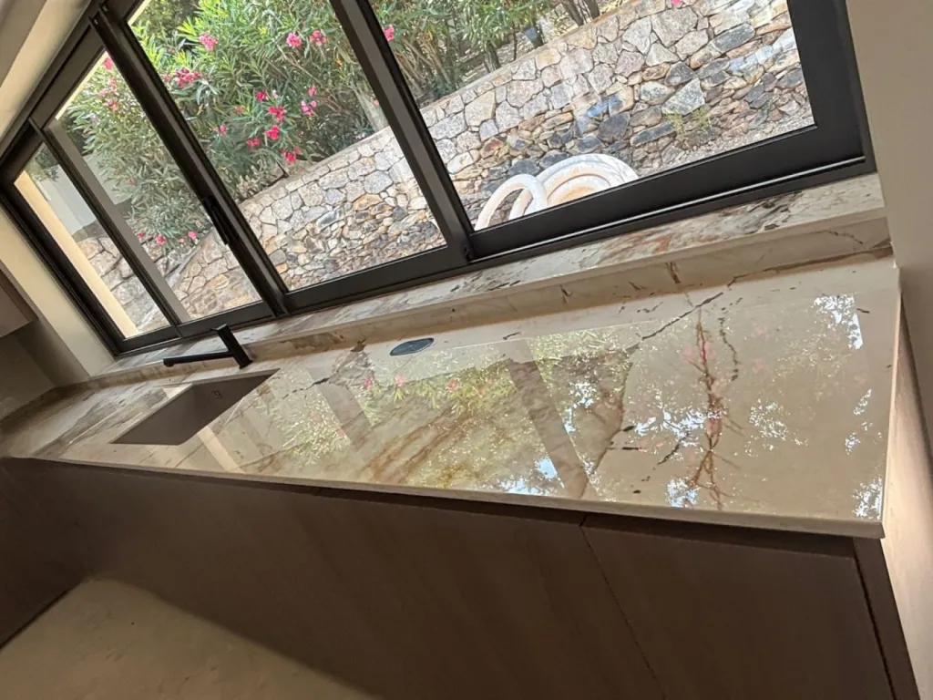 Fabrication et pose d'une cuisine en Dekton Khalo près de Chambéry