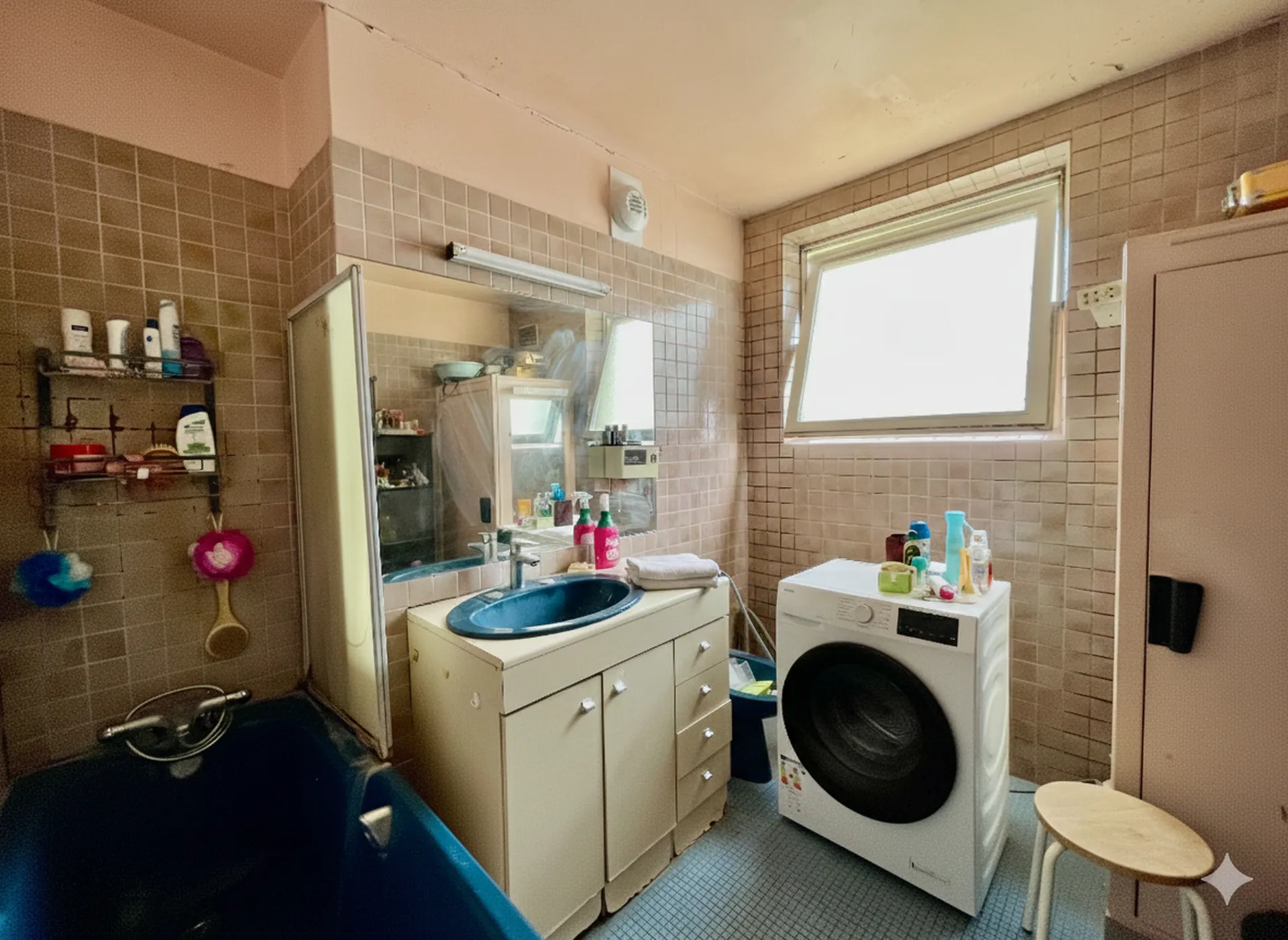 Salle de bain opprtunité appartement à refaire à neuf à acheter à Montesson chez Helix immobilier