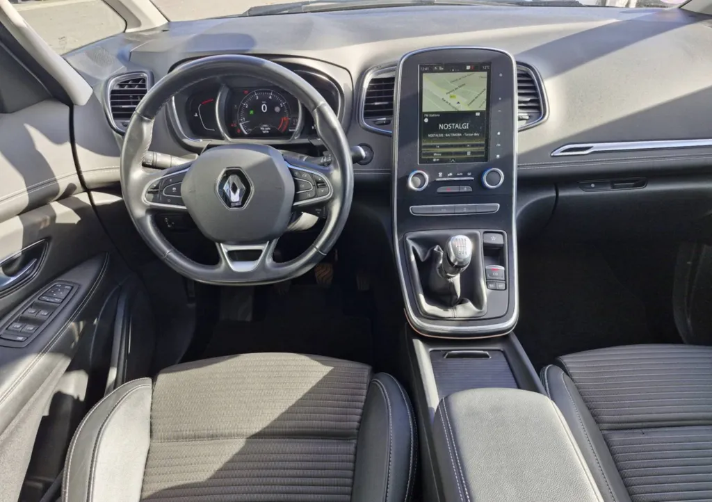 RENAULT GRAND SCENIC IV INTENS 1.3 TCE 140CV 7 PLACES à Plaisance du Touch près de Toulouse