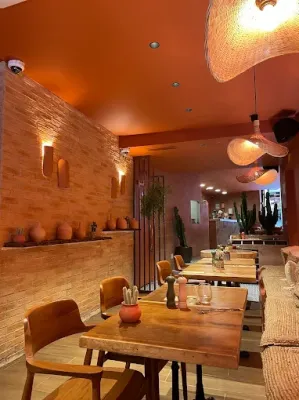 Privatisation d’une salle festive à Nice pour groupes jusqu’à 100 personnes avec ambiance latino et menu sur mesure