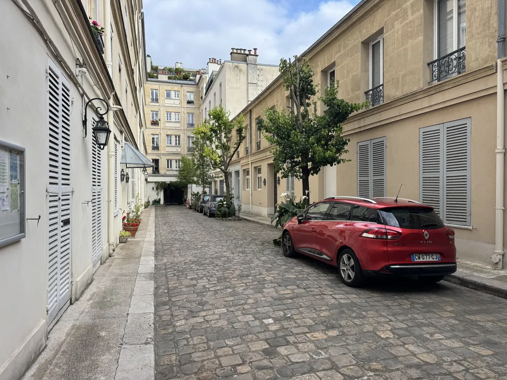 Location - Local commercial 271 m², Place Victor Hugo, Rue Mesnil 75016 PARIS