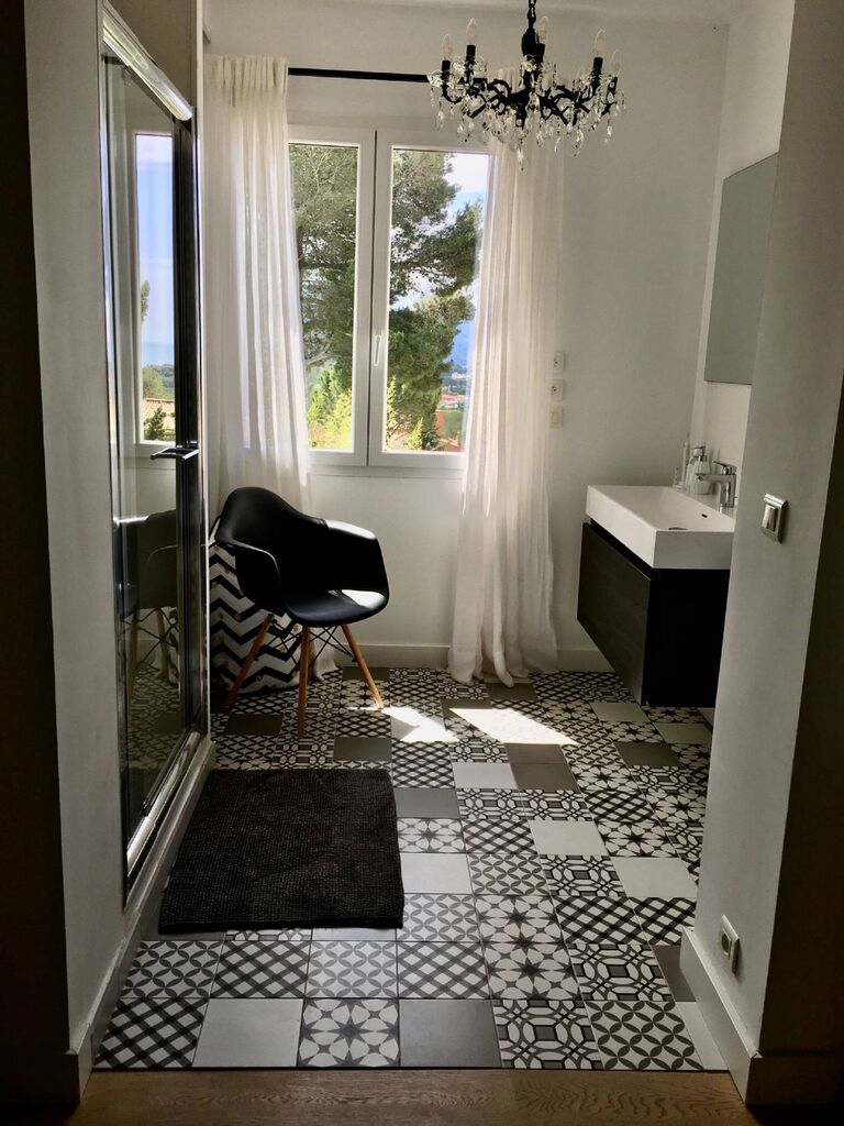 Maison T5 Cassis au calme, dans clos privé, avec piscine et parkings 