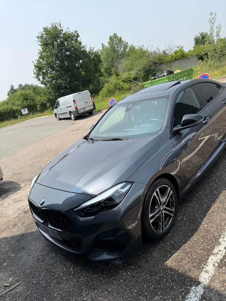 Nettoyage haut de gamme intérieur et extérieur d’une BMW Série 1 Coupé, avec soins techniques et finitions professionnelles à Andrézieux-Bouthéon