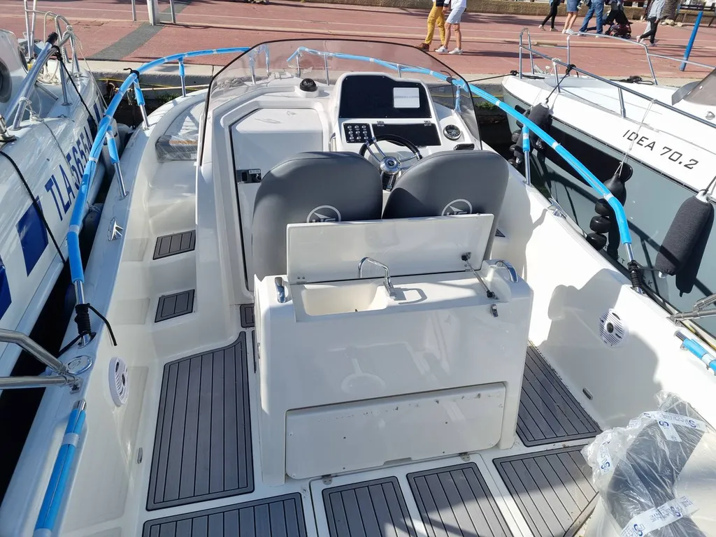 Bateau avec cabine à louer proche de Toulon