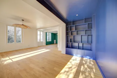 A vendre dans le centre de Saint Germain en Laye près des commerces et du RER un hotêl particulier rénové