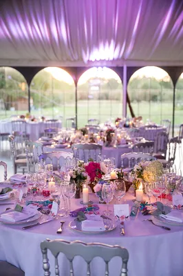 Votre agence d'organisation de mariage pour une réception colorée dans un manoir avec piscine en Seine et Marne