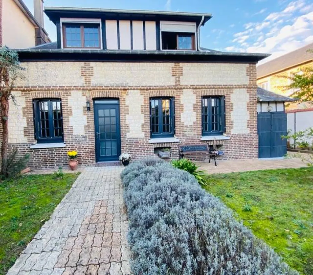 A acheter charmante maison rénové de 103m² sur 340m² de terrain sur la commune de Saint Aubin Les Elbeuf 76410