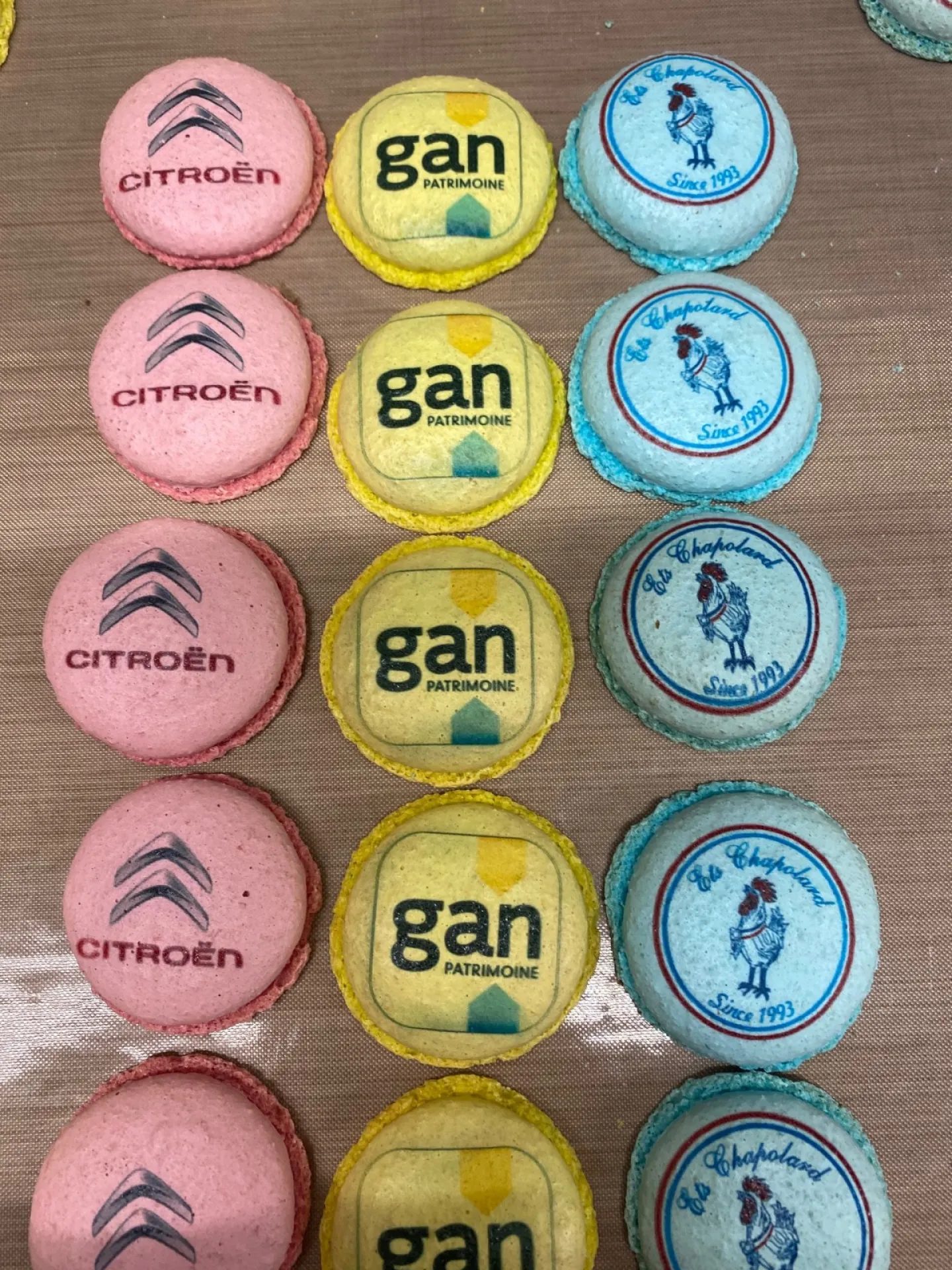 Macarons  personnalisés avec logo d'entreprise à lyon