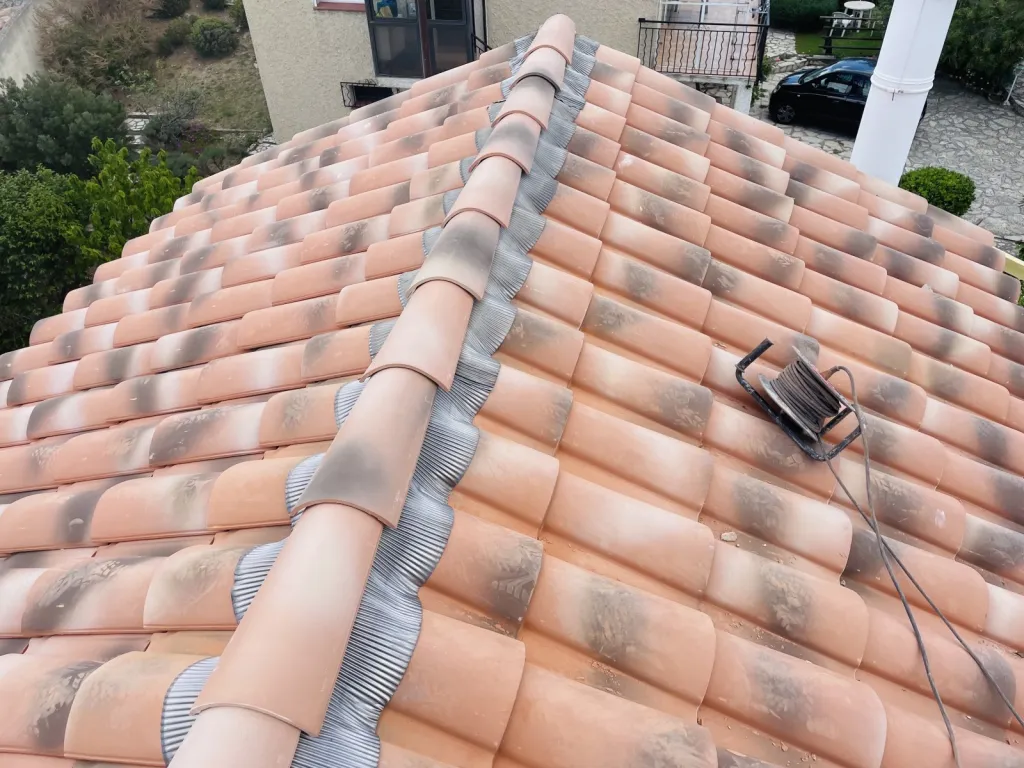 Réfection d’une toiture avec rénovation de charpente et isolation sur Aix en Provence.