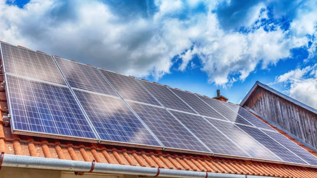 Installation de panneaux photovoltaïques sur mesure au Beausset avec Provence Energie Solaire Service au meilleur prix 