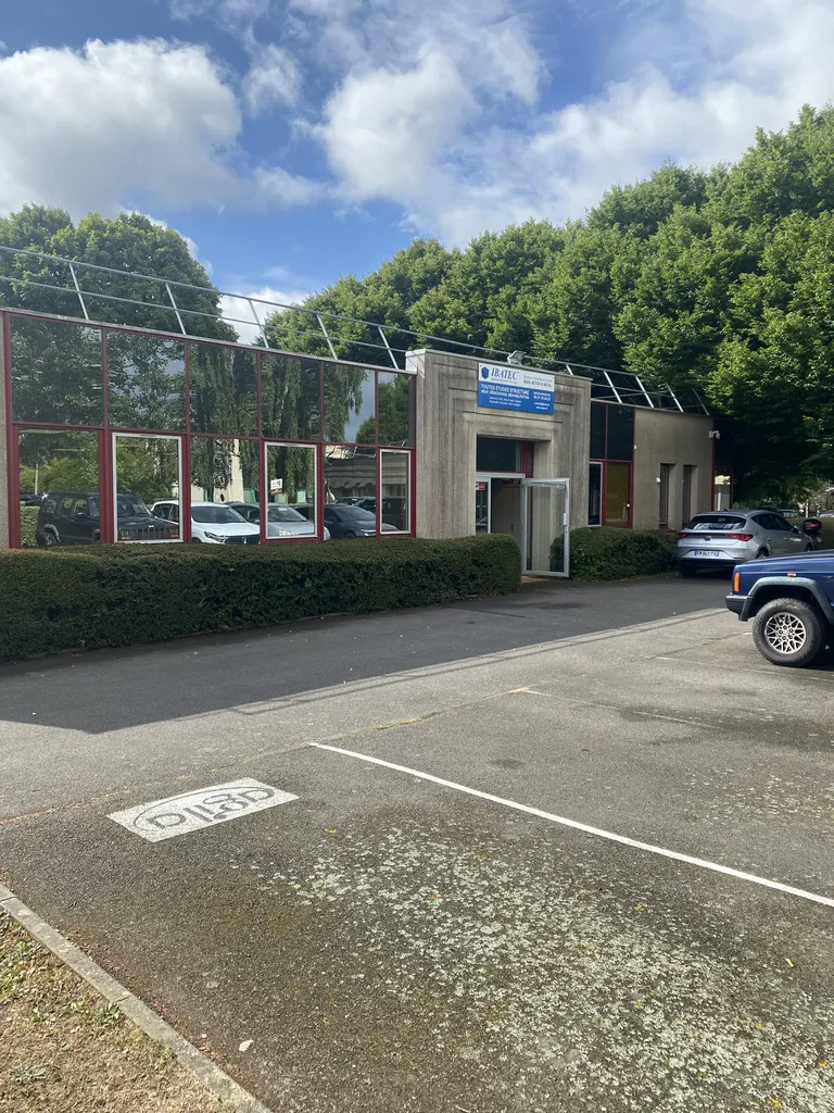 CAEN - A LOUER BUREAUX