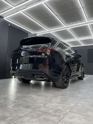 Polissage et Protection Céramique Gtechniq : L'ultime traitement pour sublimer votre Range Rover Sport P400e par Riviera Detailing