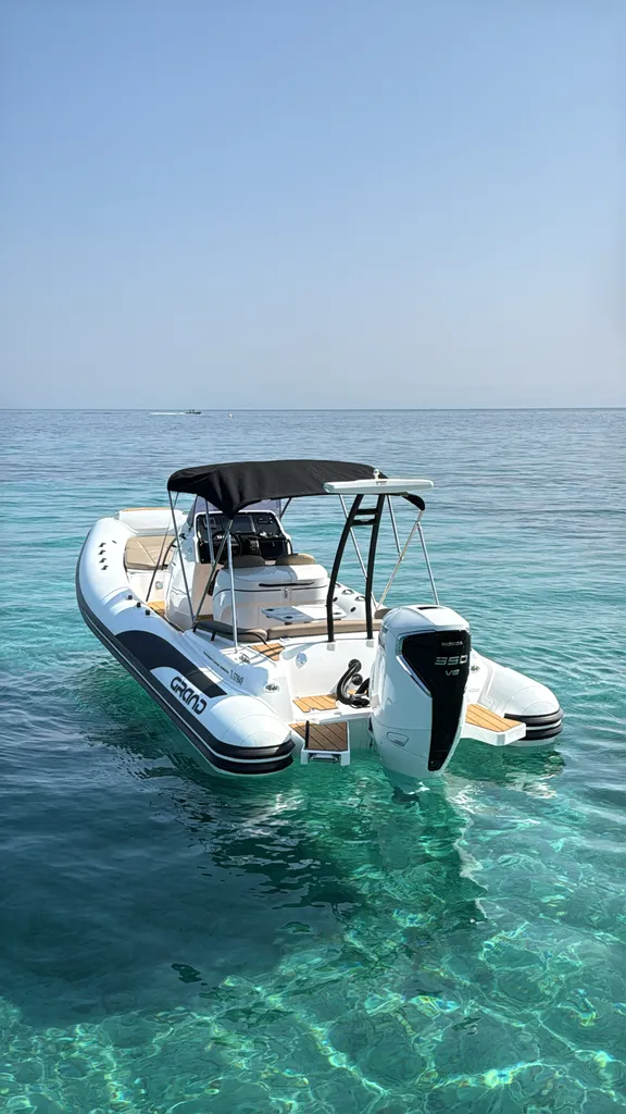 Grand bateau semi-rigide offshore Grand Boats Golden Line G850 à vendre : 8,50 mètres avec option bi-motorisation à Saint Tropez et sa région