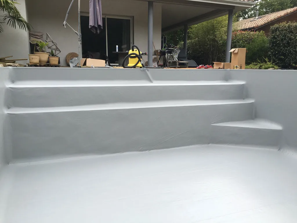 trouver un constructeur de piscine maçonnée sérieux autour de Bordeaux