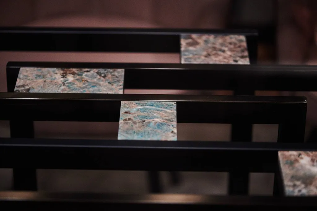 table à manger italienne finition marbre et verre Le Lavandou