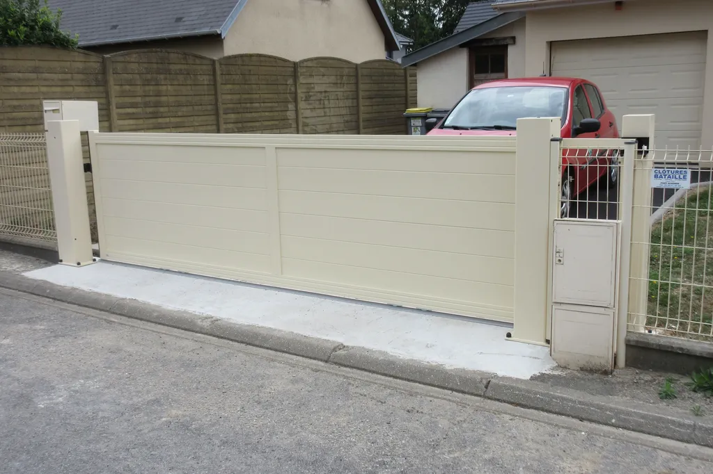Installation de Portail coulissant motorisé, Clôtures de jardin et Portillon en aluminium à Lieurey dans l'Eure 27 et ses Alentours