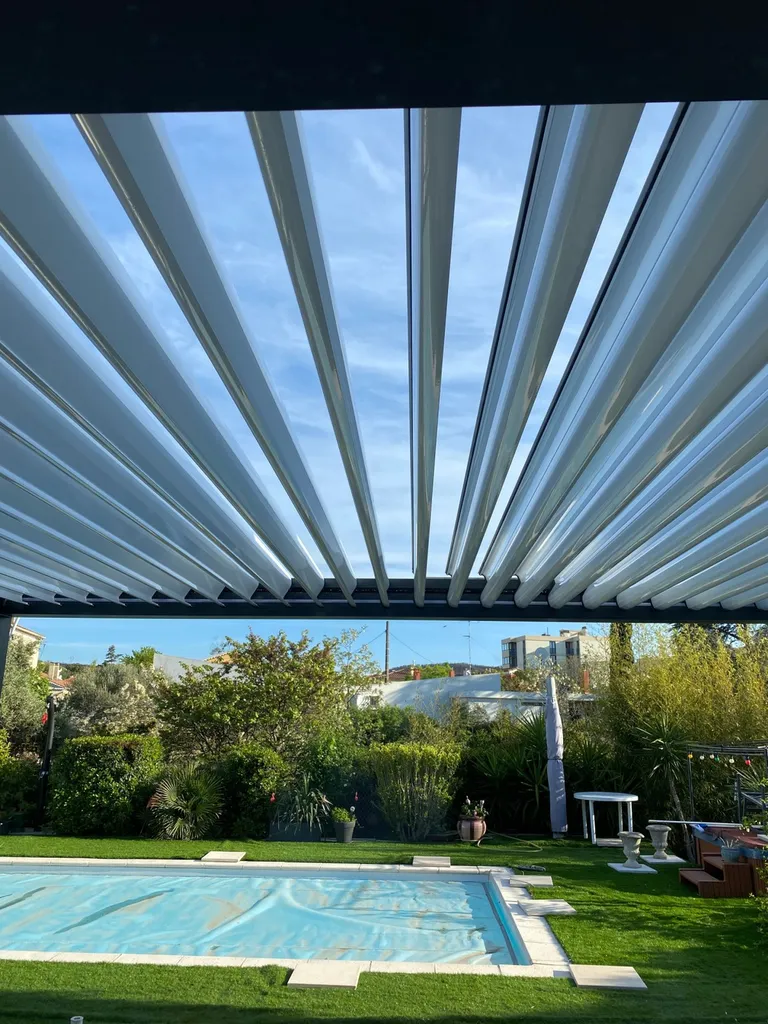 Pergola bioclimatique sur Martigues
