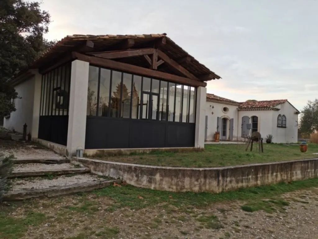 Vérriere acier type atelier à Lançon de Provence et centre ville de Salon De Provence