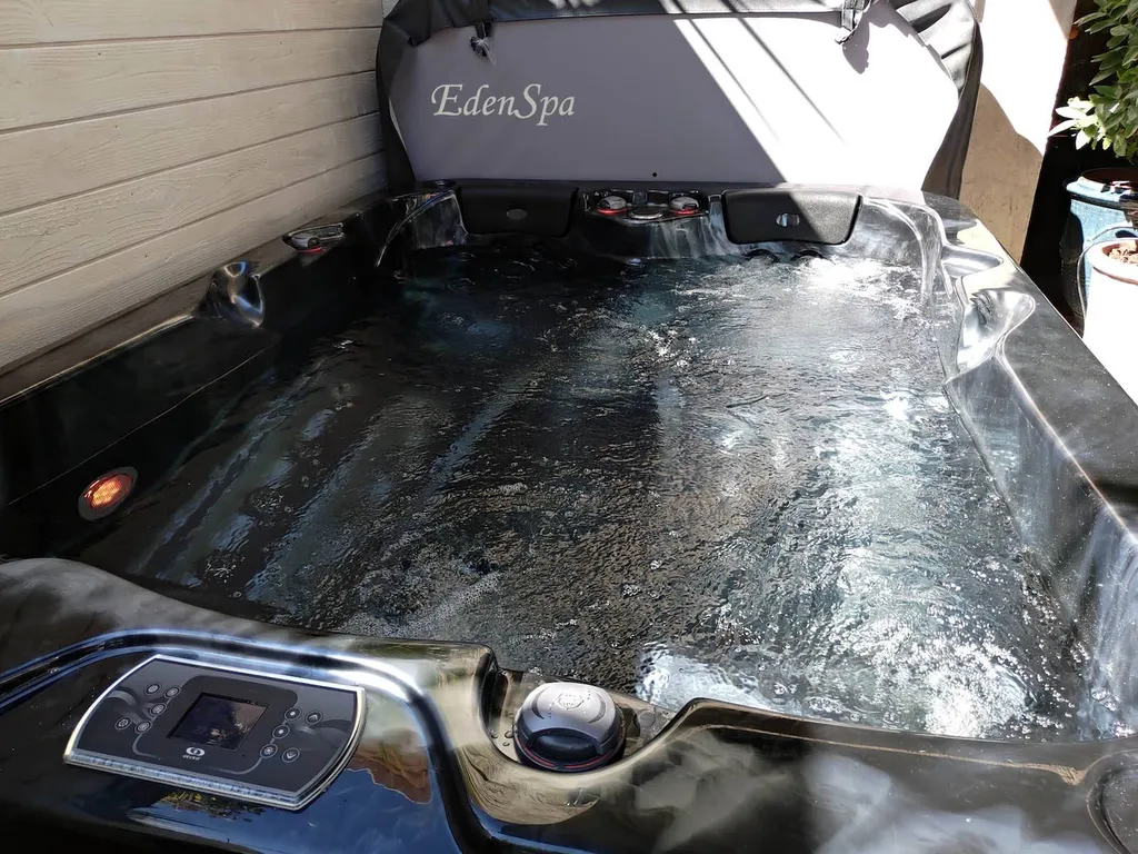 jacuzzi 3 places exterieur eguilles