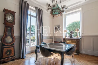 Chatou Bas - Hotel particulier 9 pièces de 354 M² avec piscine