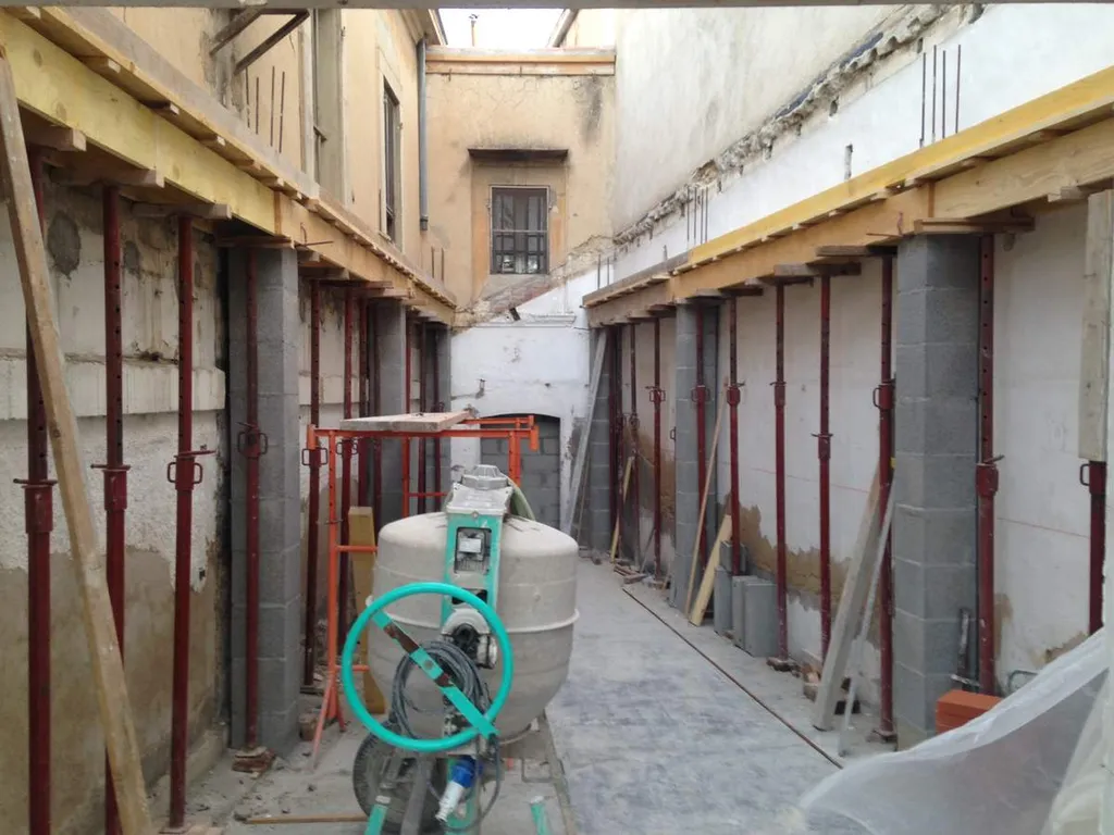 Rénovation d'un local commercial Salon de Pce - structure porteuse pour toit terrasse