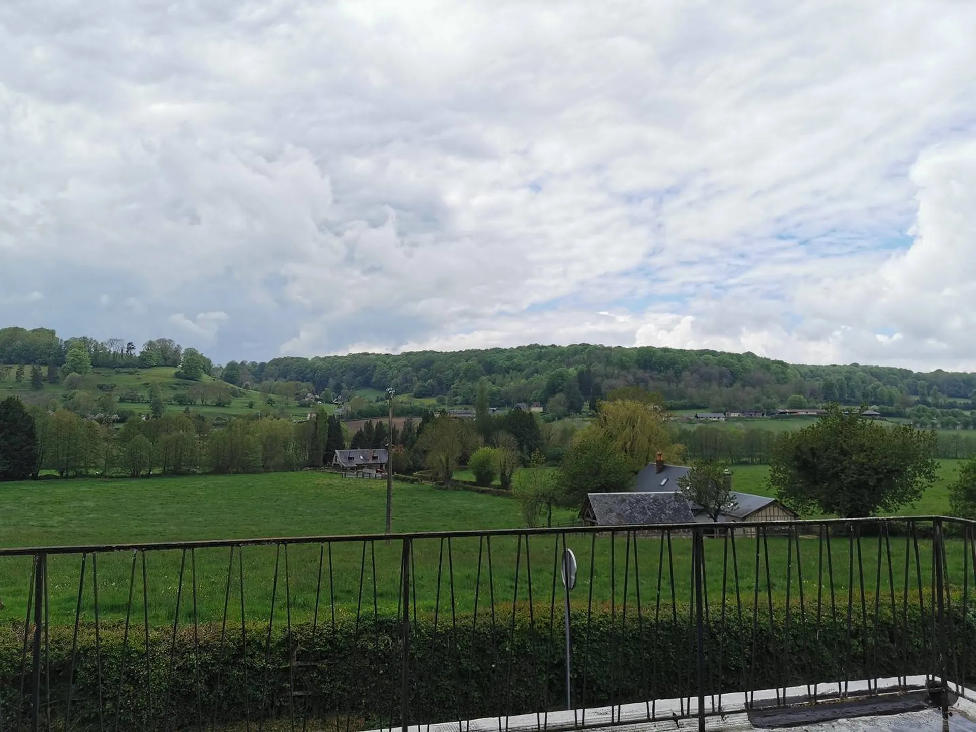 Maison en pierres et briques, Calvados 14