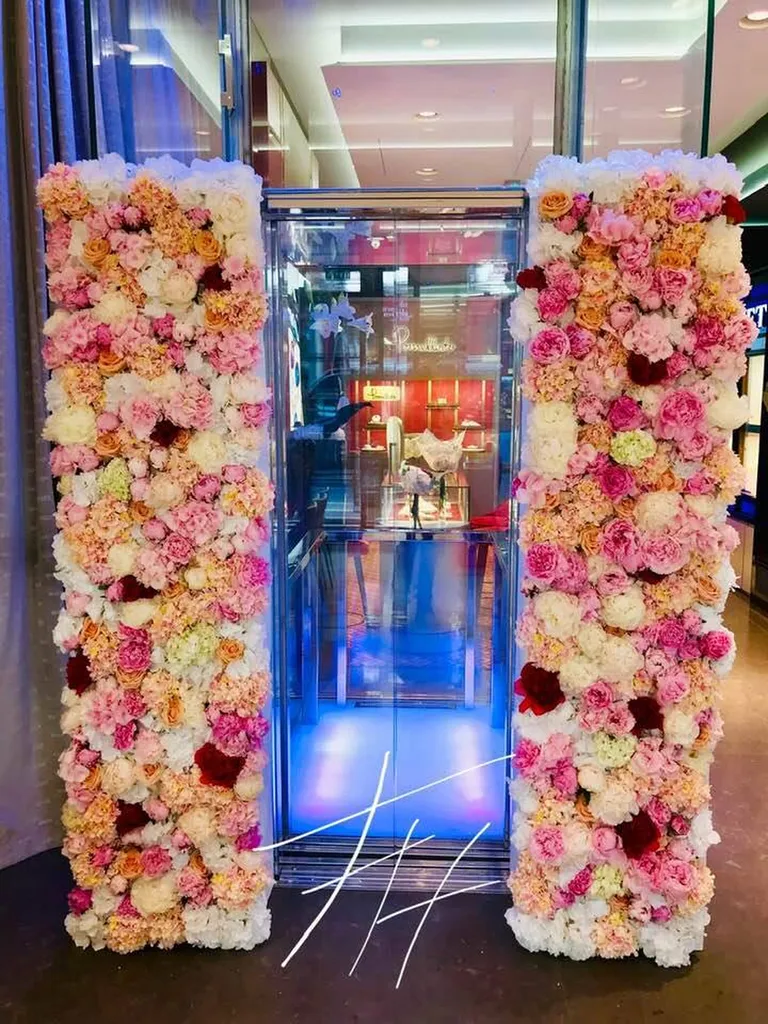 Devant d'ascenseur floral