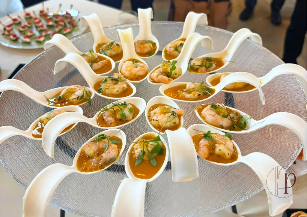 Cuillères fantaisies : Crevettes, crème de mangue & poivre de Sichuan