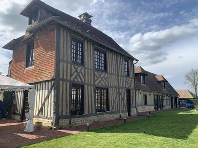 A VENDRE PAYS D'AUGE DU CALVADOS (14) : Région LISIEUX 14100  : Belle propriété Normande en colombages avec dépendance sur un terrain d'environ 1500m²