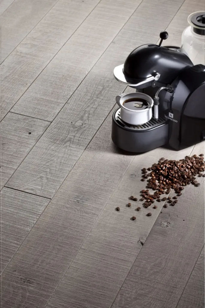 Parquet chêne de l'est colori café crème scié