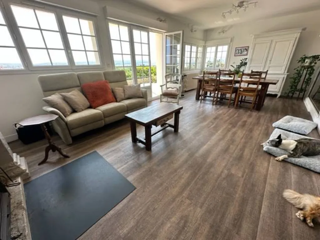 A vendre maison bourgeoise de 147 m² édifiée sur un terrain de 2800 m² sur la commune de SAINT AUBIN LES ELBEUF