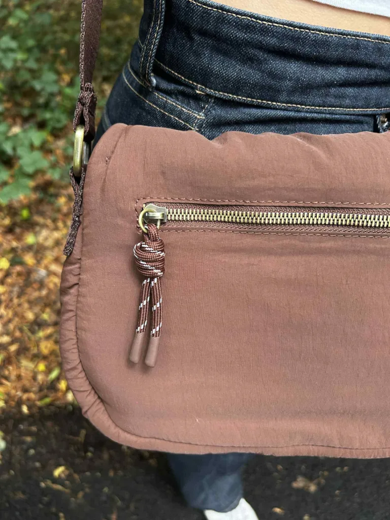 Sac banndouliére Woomen Vegan disponible chez Evasion Eu