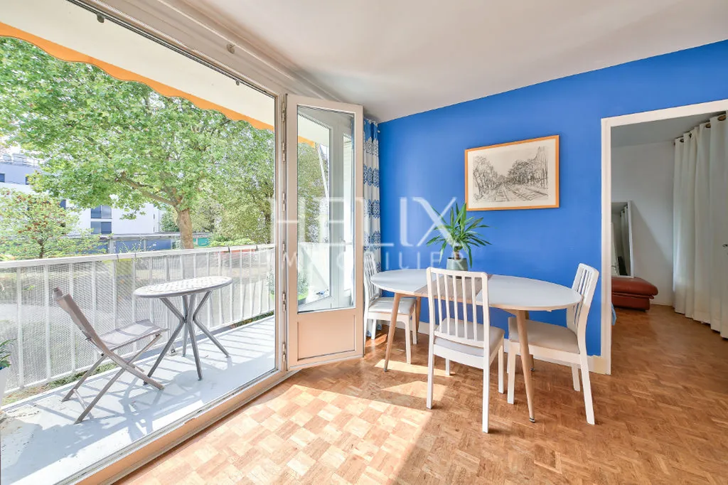 Un bel appartement 4 pièces de 73 m² quartier Princesse au Vésinet.Un séjour avec balcon, trois chambres, une place de parking extérieur et une cave.Proche écoles et commerces. Lumineux et sans vis-à-vis.Exclusivité Hélix Immobilier.
