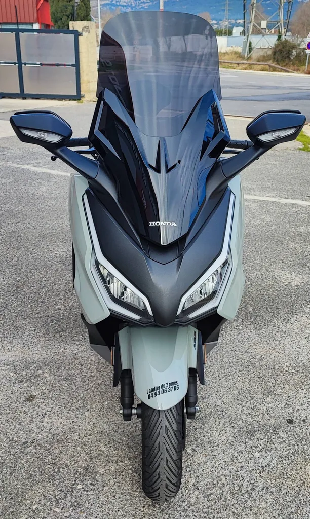 HONDA FORZA 350 DU 03/2023 AVEC 8750 KM