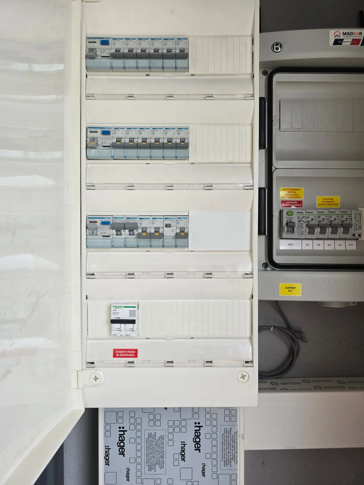 À Yvrac 33370 près de Bordeaux en Gironde, installation d'une centrale photovoltaïque 9 kWc avec stockage sur batterie virtuelle Urban Solar pour une autonomie énergétique totale.