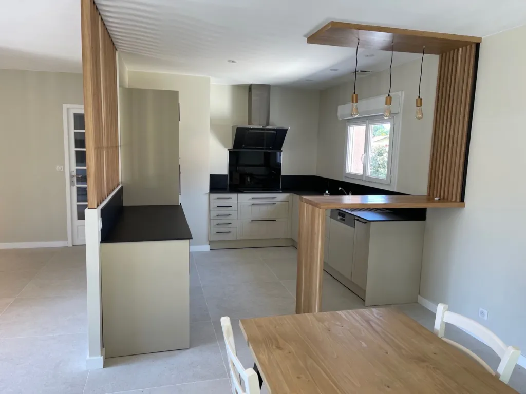 cuisine en chene massif et laque sur mesure sur arcachon