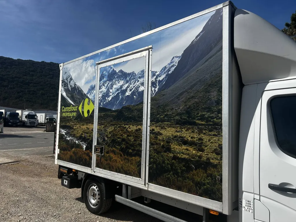 marquage publicitaire pour un camion à brignoles 