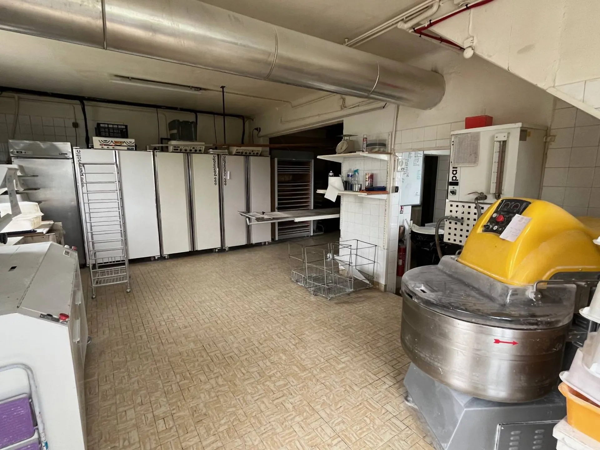 A Vendre : Local commercial avec habitation loué sur le Trait 76580