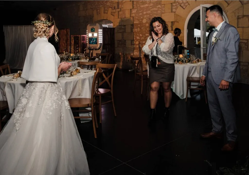 Votre Wedding Planner est présente pour tout coordonner, le jour J, pendant la soirée ainsi que le lendemain