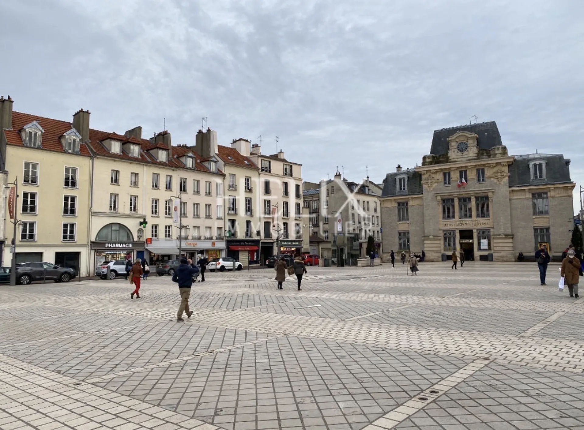 En exclusivité dans notre agence, location studio au calme en plein coeur du quartier historique de Saint Germain en Laye