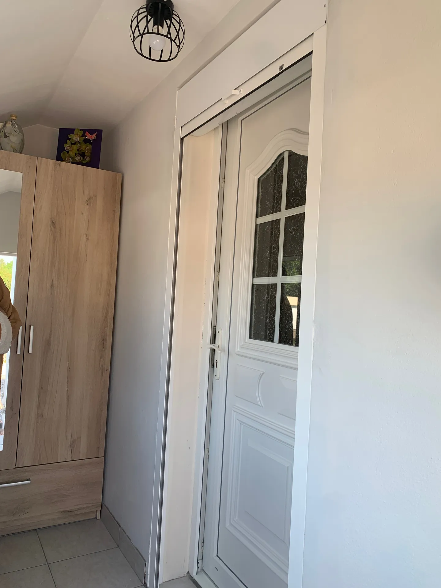 Installation de porte de garage sectionnelle motorisée, Remplacement de menuiseries et Automatisme à Bernay dans l’Eure 27 et ses Alentours