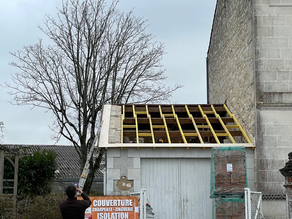  Rénovation complète d’une charpente en bois traité infesté par les capricornes à Rezé