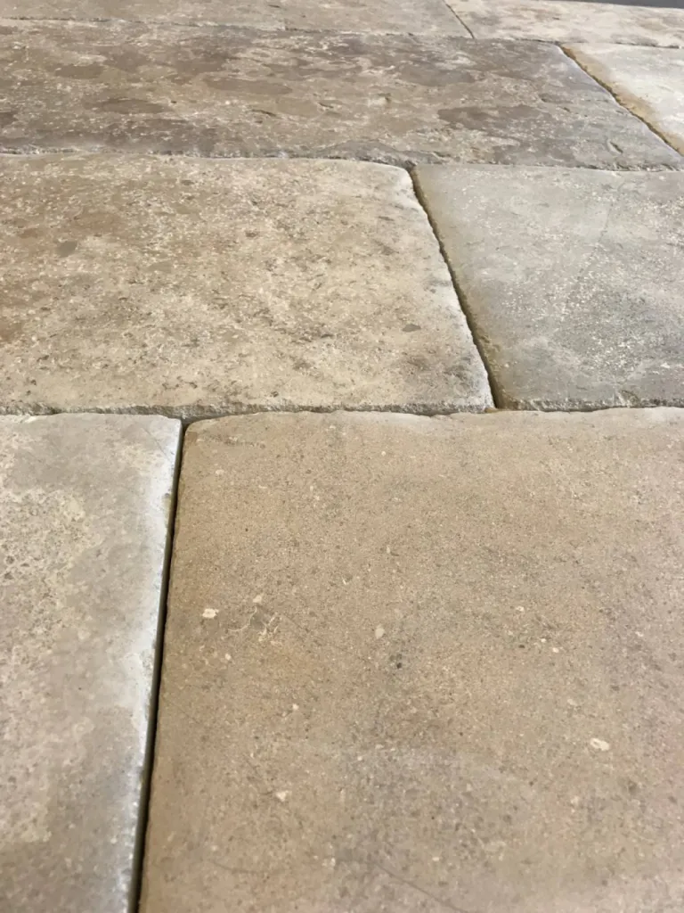 Vieille dalle en pierre naturelle du Périgord, livraison Châteauneuf-du-Pape (84) Vaucluse