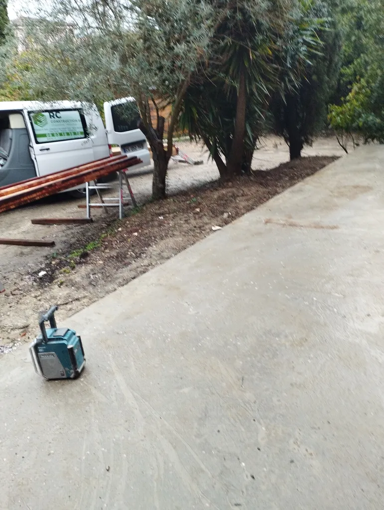 Réalisation d'une terrasse sur dalle béton sur plot PVC en itauba à Gigean à côté du Bassin de Thau