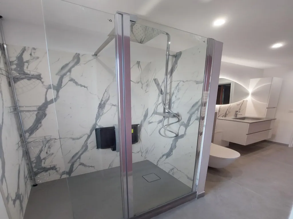 Douche d'une salle de bain tendance